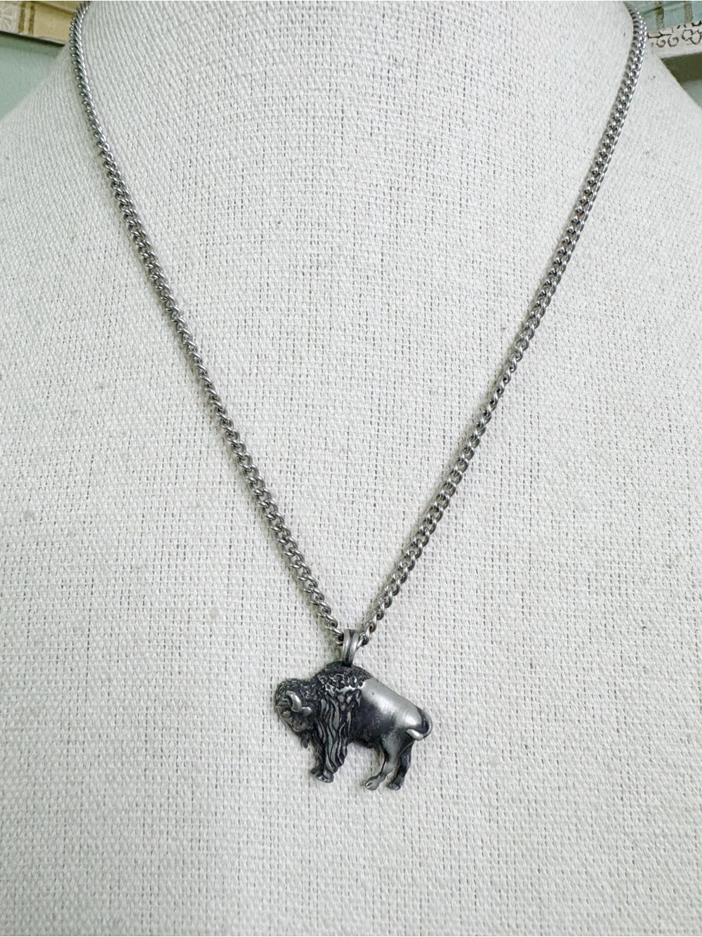 Avon Silver Tone Buffalo Bison Pendant Necklace - 1970’s Men’s Women’s Chains